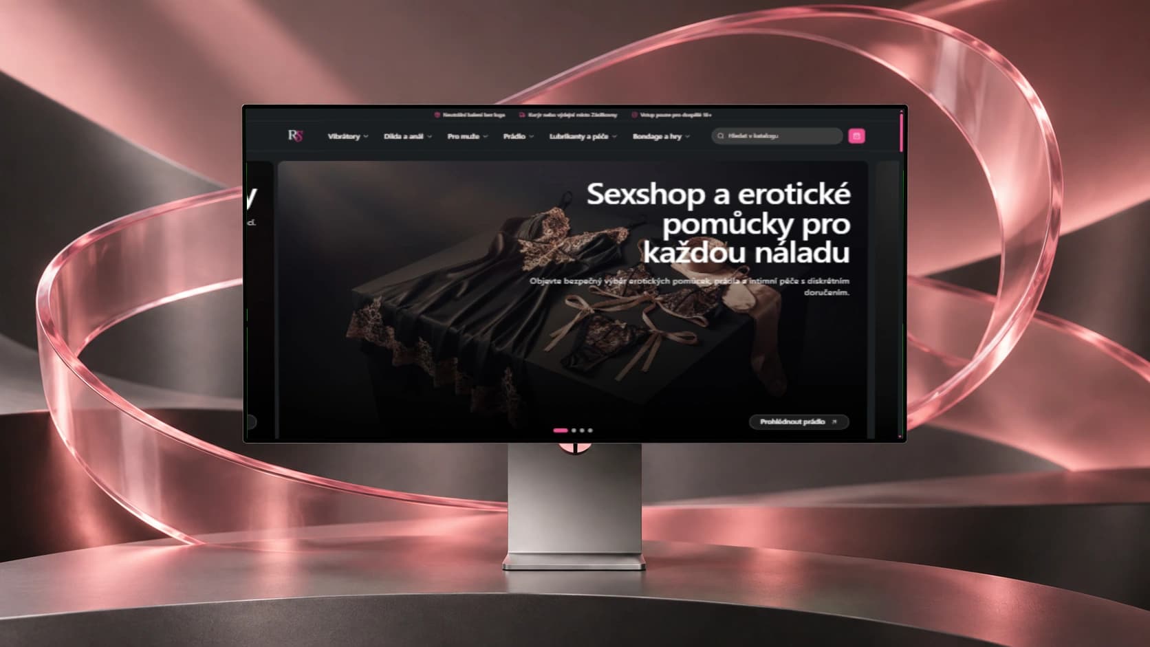 Růžový shop: web na monitoru